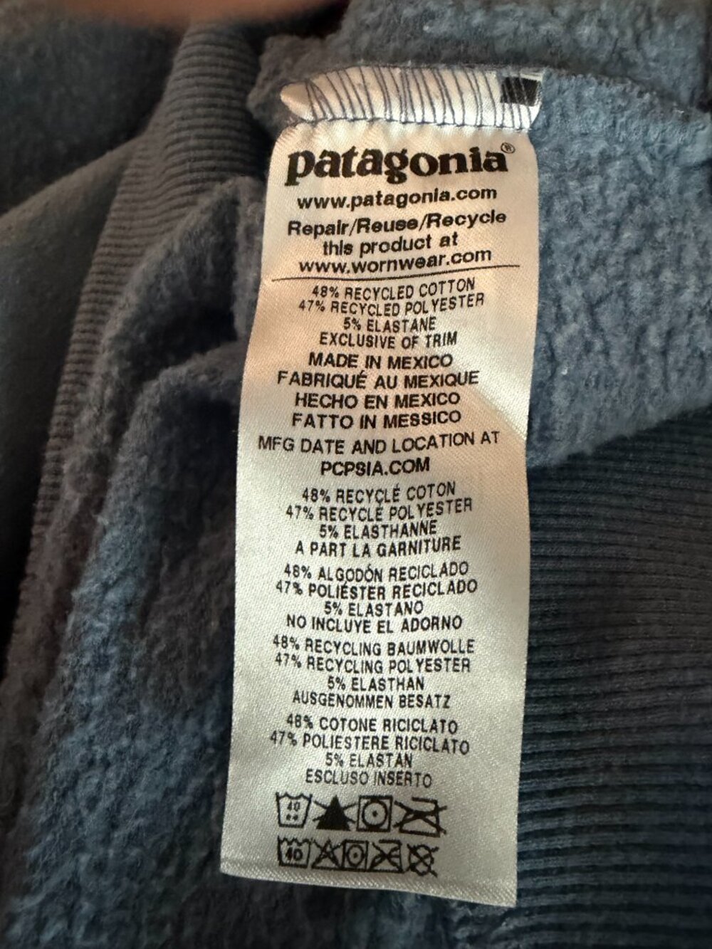 Patagonia hooded sweatshirt, blue size medium. - Picture 4 of 4